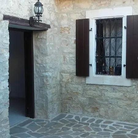 Stonehouse Lofou